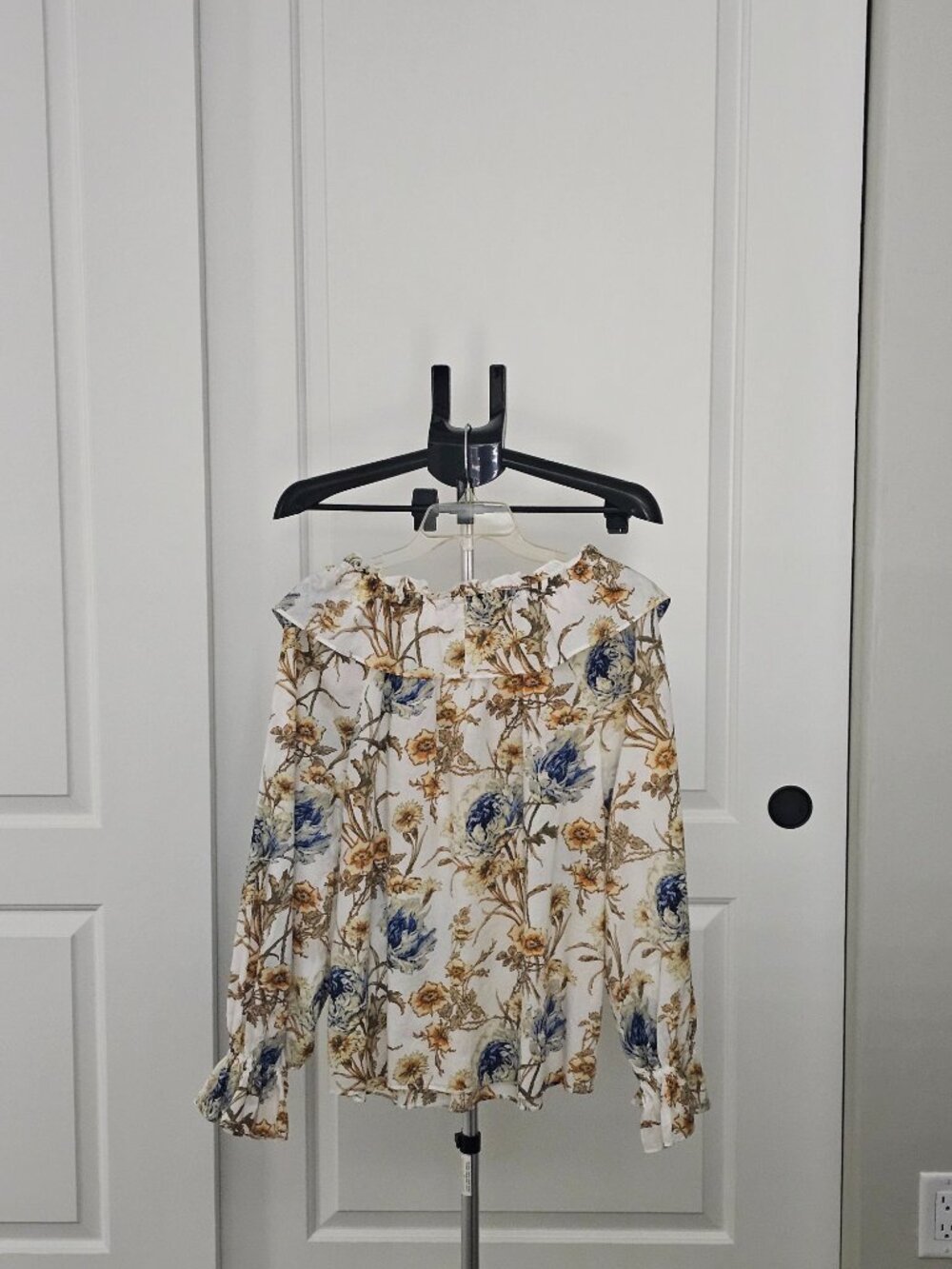 Beautiful Spring Blouse - Picture 6 of 6